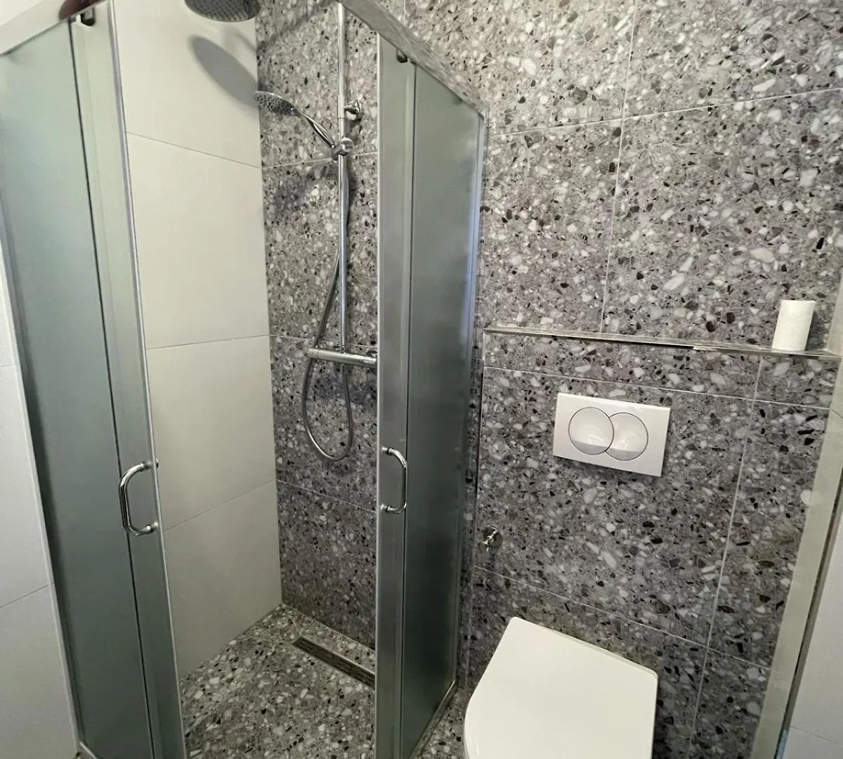 Cava Apartments Sarandë 0*,